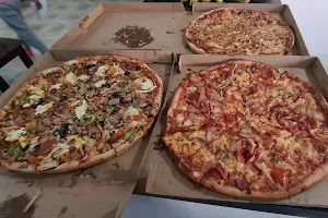 Georgies Pizza image