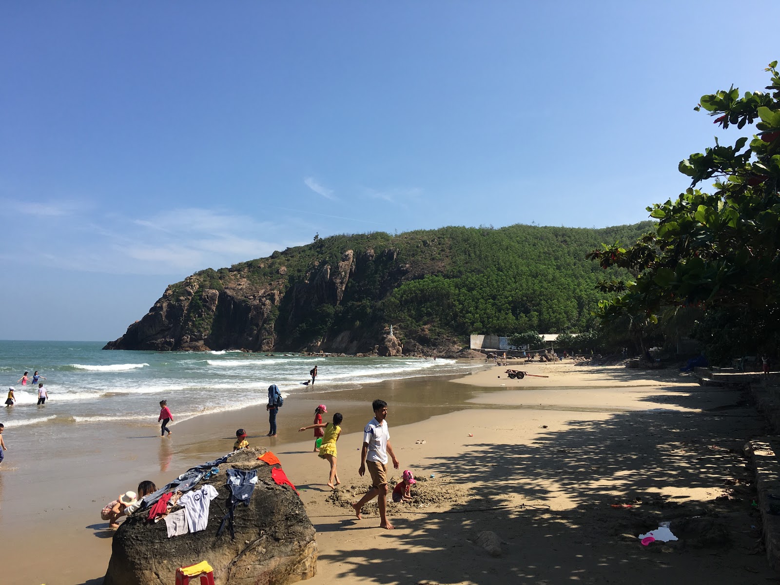 Photo de Bai Bau Beach avec sable fin et lumineux de surface