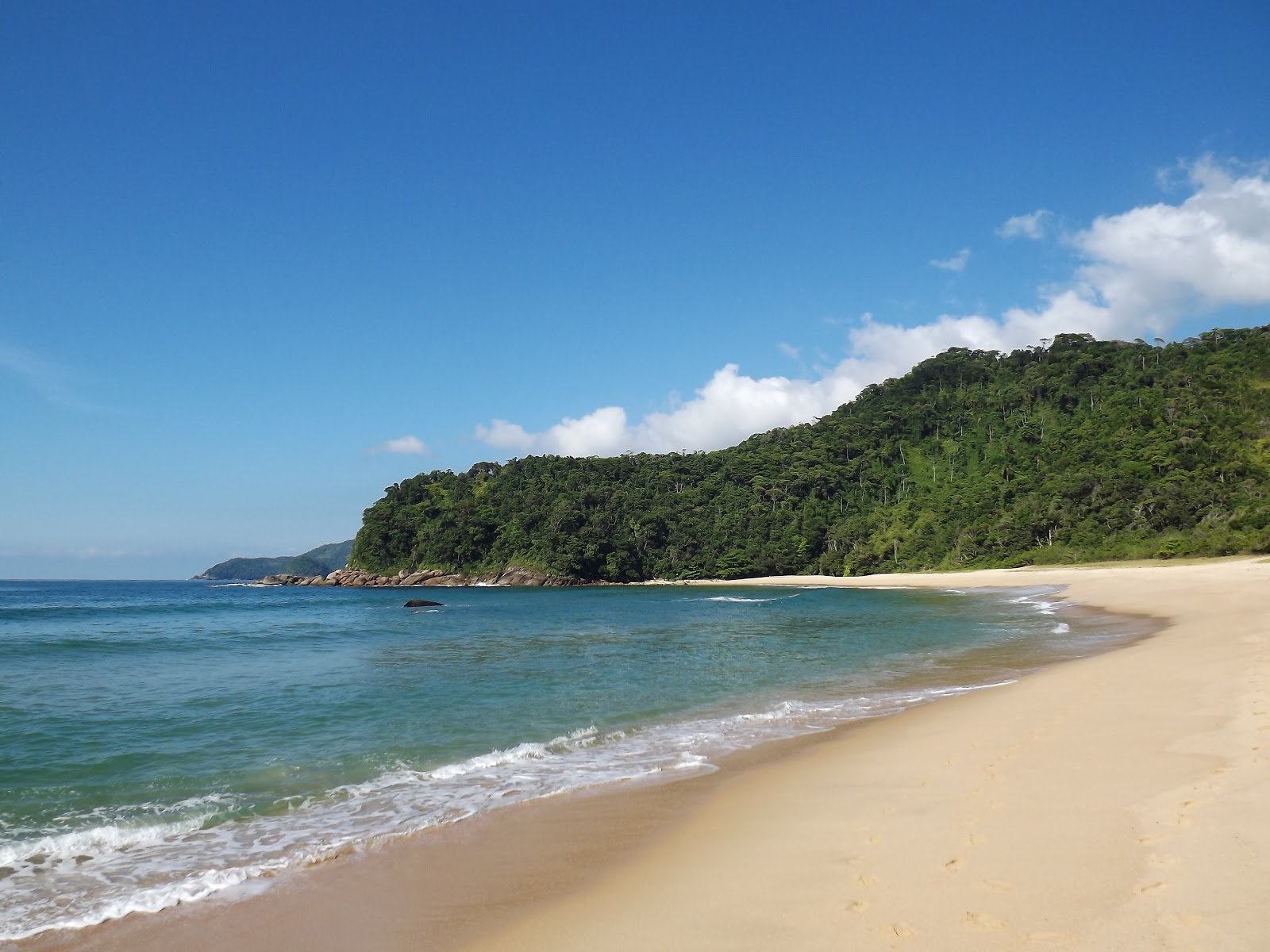 Fotografie cu Praia da Meia Lua - locul popular printre cunoscătorii de relaxare