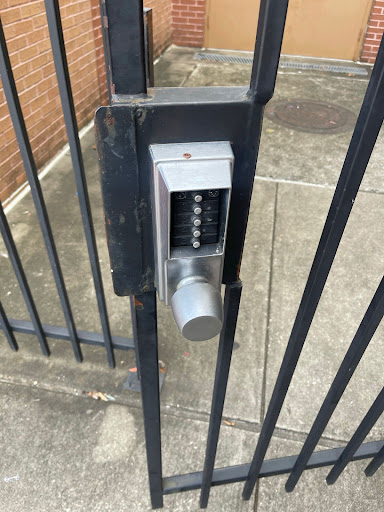 Locksmith «Howard Safe & Lock Co», reviews and photos, 826 E 14th St, Houston, TX 77009, USA