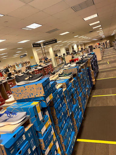 Shoe Store «DSW Designer Shoe Warehouse», reviews and photos, 8801 Queens Blvd, Elmhurst, NY 11373, USA