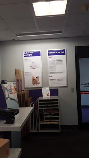Shipping and Mailing Service «FedEx Ship Center», reviews and photos, 404 Fieldcrest Dr, Elmsford, NY 10523, USA