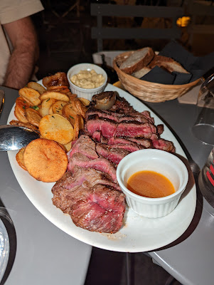 En bas à Paris