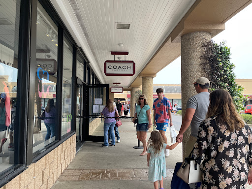 Shopping Mall «Silver Sands Premium Outlets», reviews and photos, 10562 Emerald Coast Pkwy W, Miramar Beach, FL 32550, USA