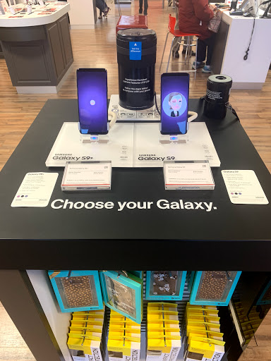 Cell Phone Store «TCC, Verizon Wireless Premium Retailer», reviews and photos, 821 Gap Newport Pike, Avondale, PA 19311, USA