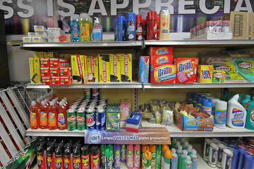 Liquor Store «Buy Low Liquor Store», reviews and photos, 3360 W Montrose Ave, Chicago, IL 60618, USA