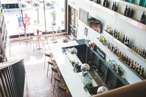 Wine on High Bar & Retail, 789 N High St, Columbus, OH 43215, USA, 