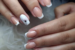Lovely Maite Nails image