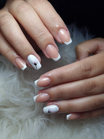 Lovely Maite Nails