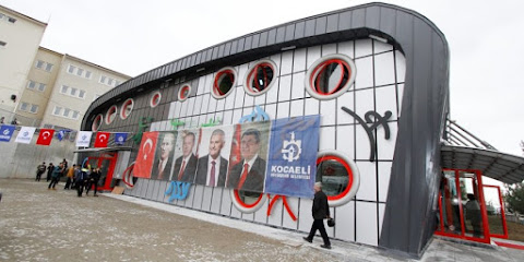 Çayırova Şehit Er Mücahit Okur Anadolu Lisesi Çok Amaçlı Spor Salonu