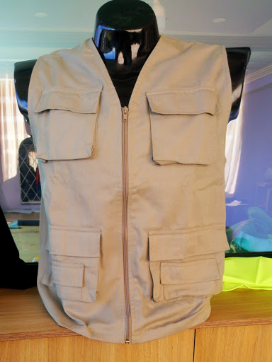 Stores to buy men's quilted vests Quito
