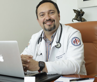 Dr. Raúl Edgar Santacruz Adi