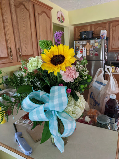 Florist «Mt Washington Florist», reviews and photos, 145 N Bardstown Rd, Mt Washington, KY 40047, USA