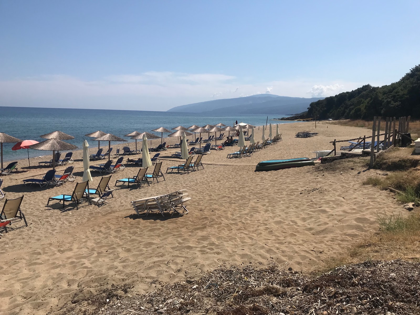 Foto de Papakosta beach - lugar popular entre os apreciadores de relaxamento