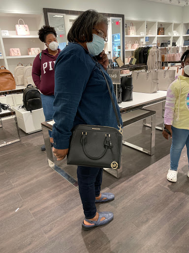 Fashion Accessories Store «Michael Kors», reviews and photos, 80 Premium Outlets Blvd Suite 323, Merrimack, NH 03054, USA