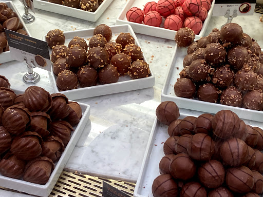 Popcorn Store «Garrett Popcorn Shops», reviews and photos, 5 Woodfield Mall, Schaumburg, IL 60173, USA