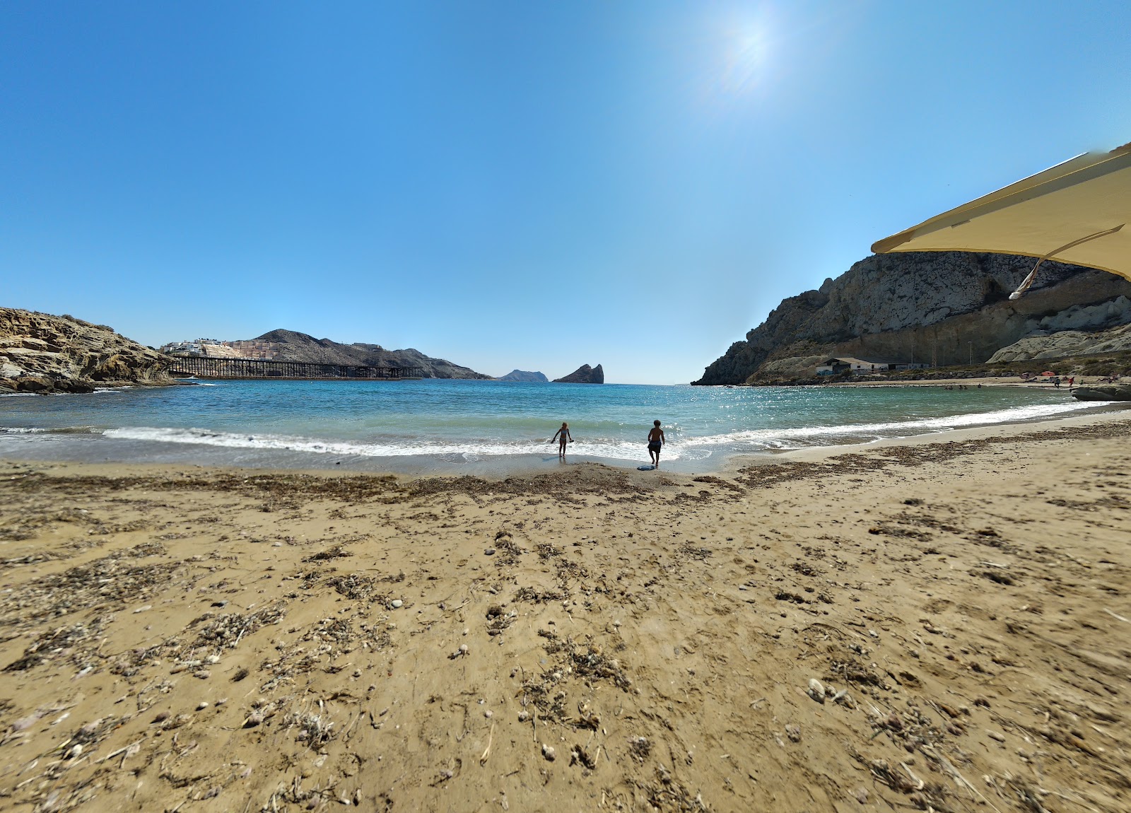 Playa El Hornillo 2'in fotoğrafı - rahatlamayı sevenler arasında popüler bir yer