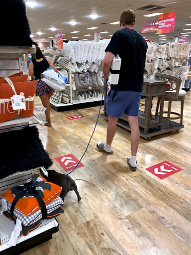 Department Store «T.J. Maxx & HomeGoods», reviews and photos, 105 Middlesex Ave, Somerville, MA 02145, USA