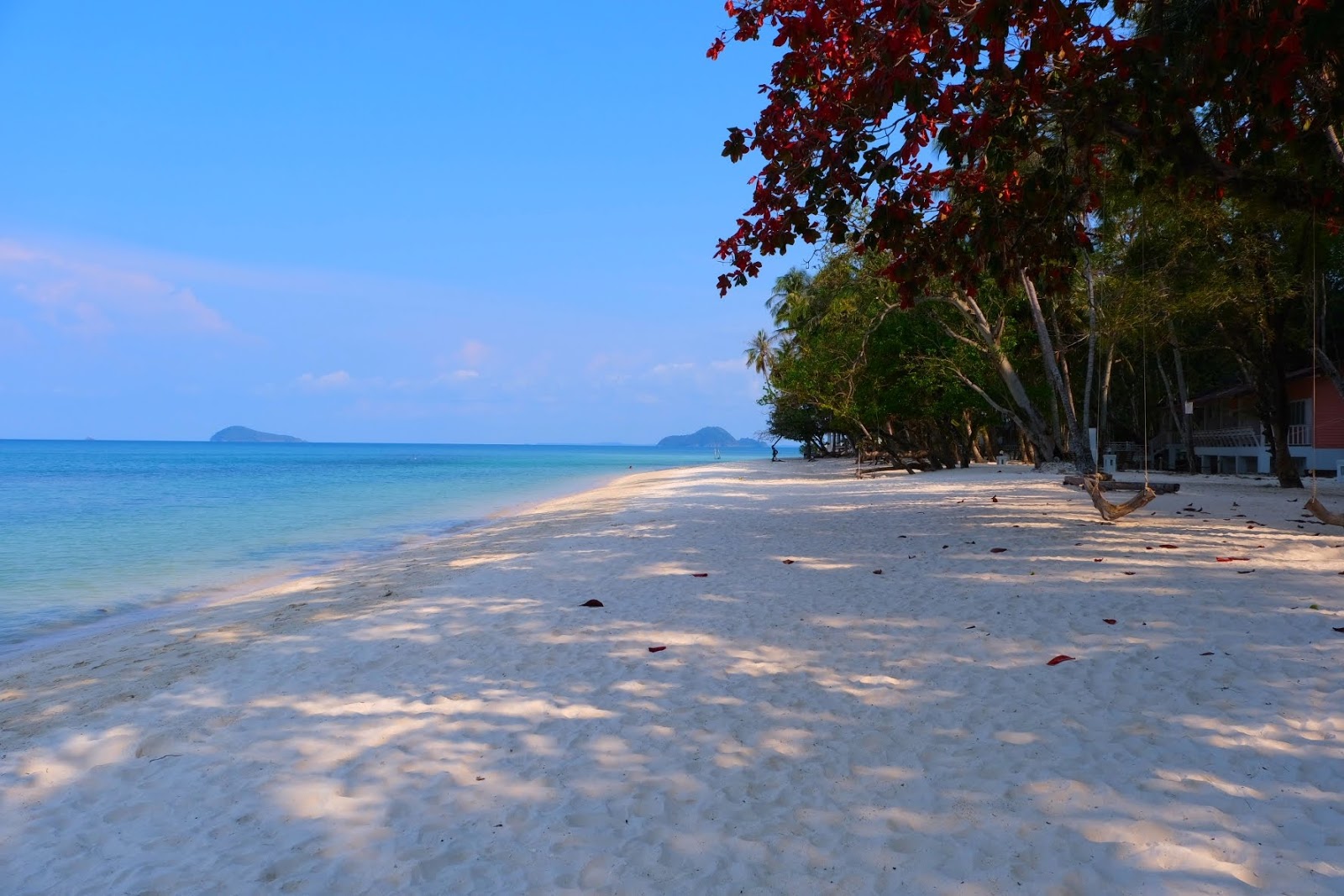 Zdjęcie Plaża Laoya Coco z powierzchnią biały drobny piasek