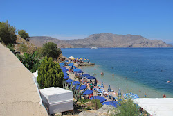 Foto av Paradeisos Beach med en rak kustlinje