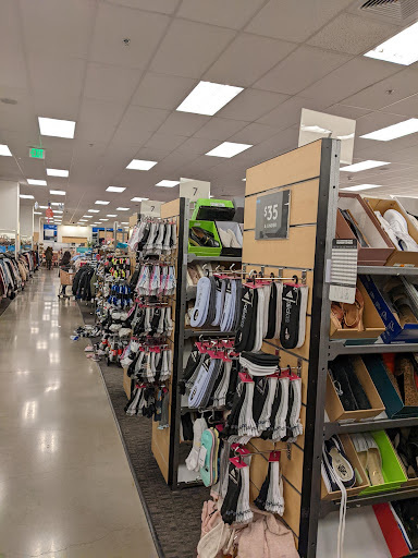 Department Store «Nordstrom Rack The Gallery At Westbury Plaza», reviews and photos, 1040 Old Country Rd, Garden City, NY 11530, USA