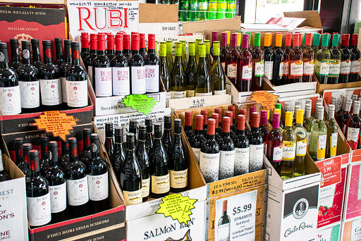 Liquor Store «Shoregate Beverage & Liquor», reviews and photos, 30498 Lakeshore Blvd, Willowick, OH 44095, USA