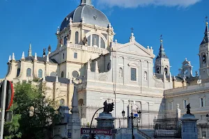 Catedral de Santa María la Real de la Almudena image