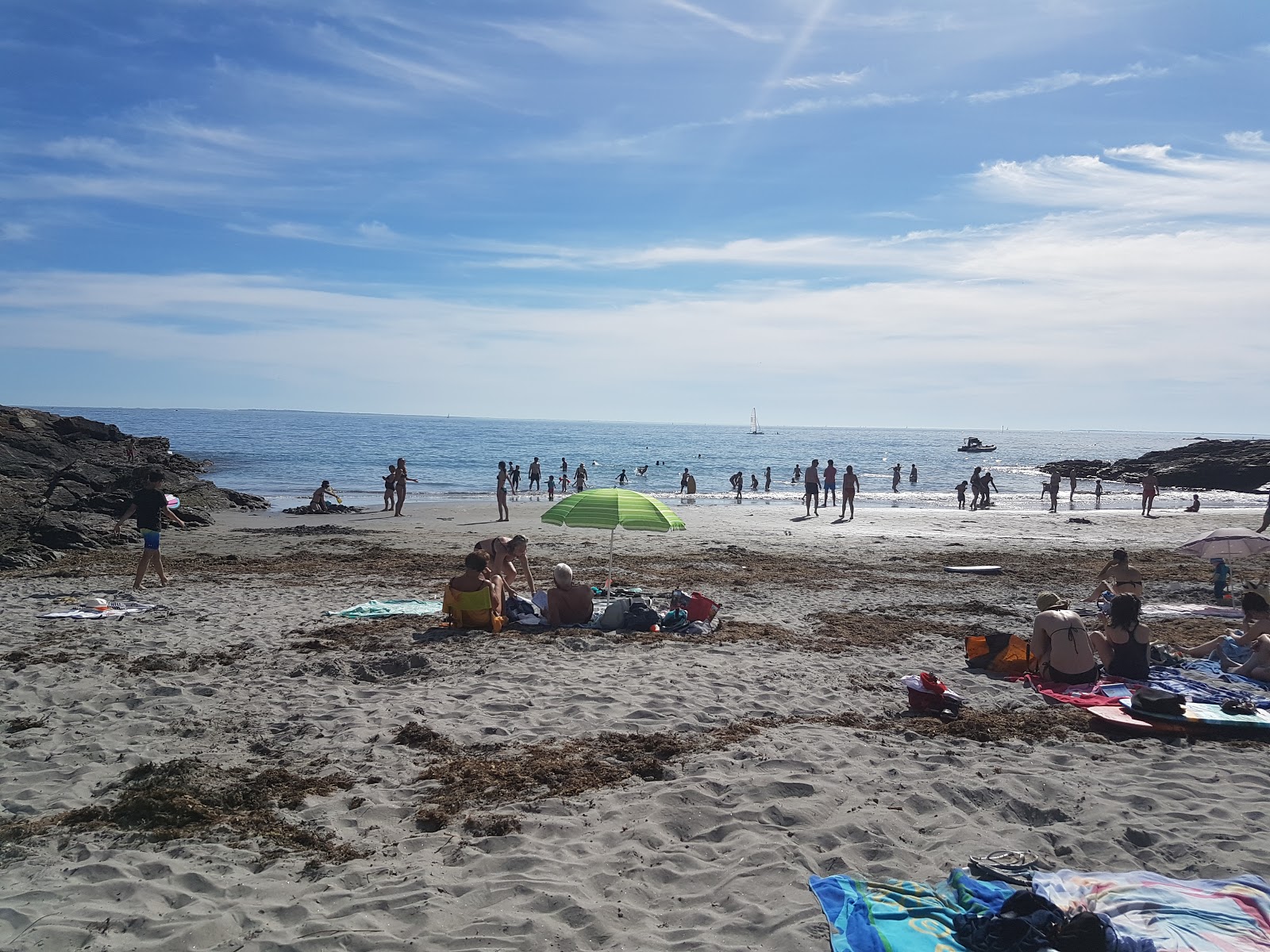 Valokuva Plage du Poulgorista. pinnalla turkoosi vesi:n kanssa