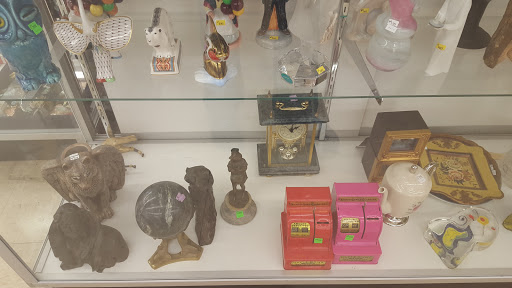 Thrift Store «The Salvation Army Family Store & Donation Center», reviews and photos, 2151 W Devon Ave, Chicago, IL 60659, USA