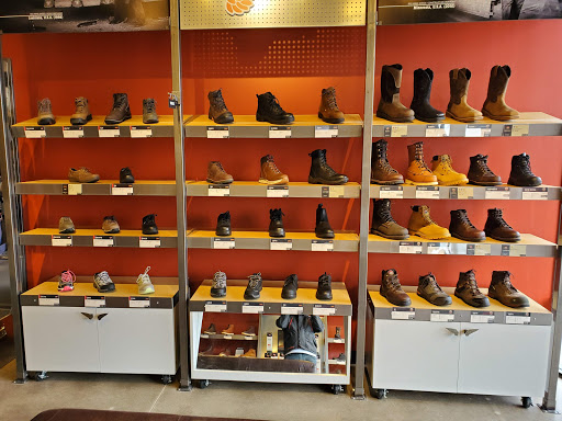 Shoe Store «Red Wing», reviews and photos, 750 N Green Bay Rd, Waukegan, IL 60085, USA