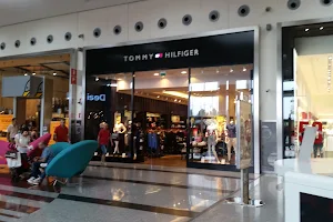 Tommy Hilfiger image