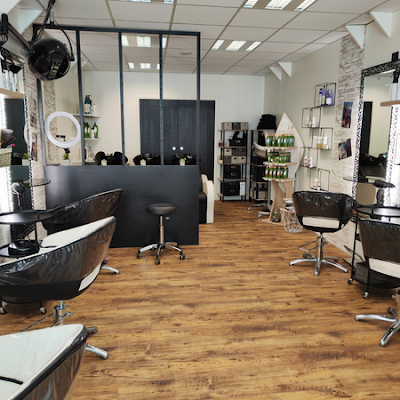 Style and Me Segré - Coiffeur à Segré-en-Anjou Bleu