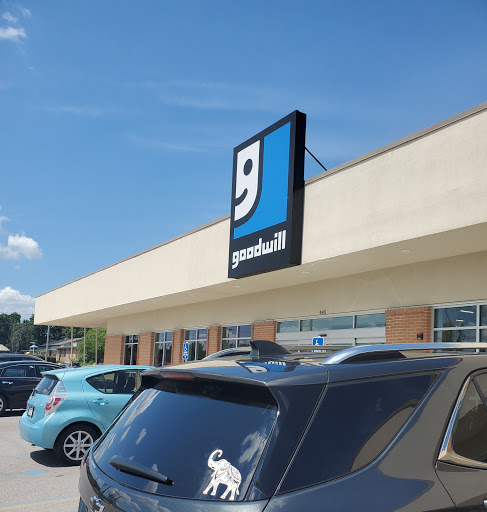 Thrift Store «Goodwill Retail Store of Florissant», reviews and photos, 472 Lindbergh Blvd, Florissant, MO 63031, USA
