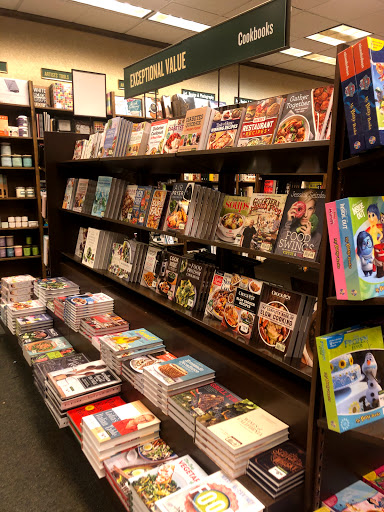 Book Store «Barnes & Noble», reviews and photos, 3216 W Lake St, Minneapolis, MN 55416, USA