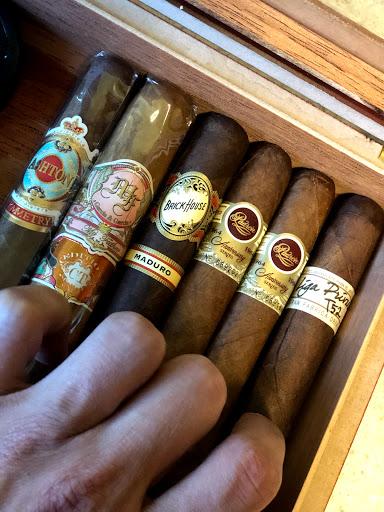 Cigar Shop «Low Ball Louies Tobacco», reviews and photos, 2438 Sand Mine Rd, Davenport, FL 33897, USA