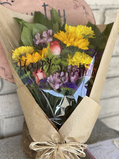 Florist «Country Cousins Flower shop», reviews and photos, 841 E Whittier Blvd, La Habra, CA 90631, USA