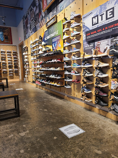 Shoe Store «Vans», reviews and photos, 5671 Bay St, Emeryville, CA 94608, USA
