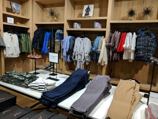 Clothing Store «J.Crew», reviews and photos, 3423 N Southport Ave, Chicago, IL 60657, USA