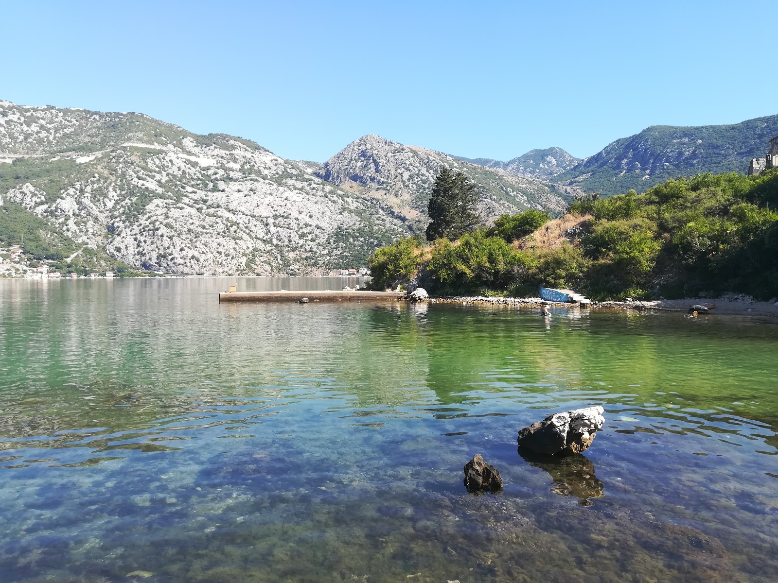 Bol'nichnyy Plyazh'in fotoğrafı çakıl ile kum yüzey ile