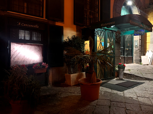 Ristorante 'A Canzuncella by night NAPOLI NOTTE