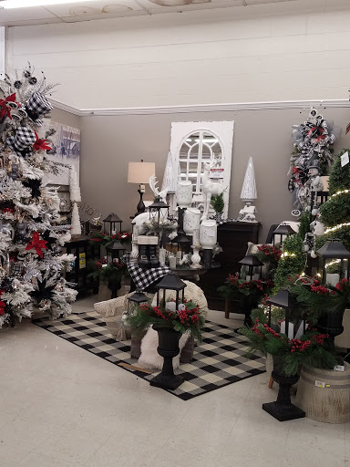 Home Goods Store «Trees n Trends - Henderson, KY», reviews and photos, 1900 US-41 #7, Henderson, KY 42420, USA