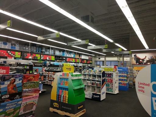 Office Supply Store «Staples», reviews and photos, 2100 E Snelling Dr #42, Roseville, MN 55113, USA