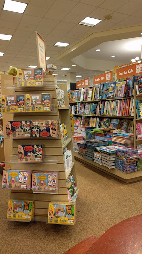 Book Store «Barnes & Noble», reviews and photos, 6646 Loisdale Rd, Springfield, VA 22150, USA