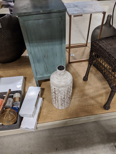 Home Goods Store «At Home», reviews and photos, 5901 Mercury Dr, Dearborn, MI 48126, USA