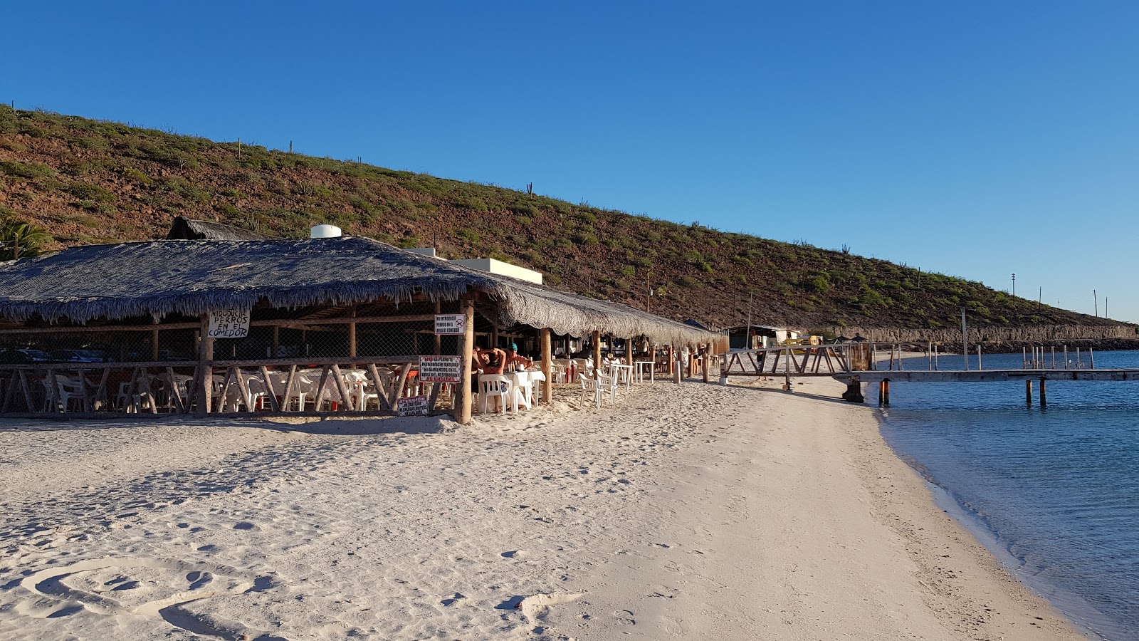 Foto av Playa Pichilingue omgiven av berg