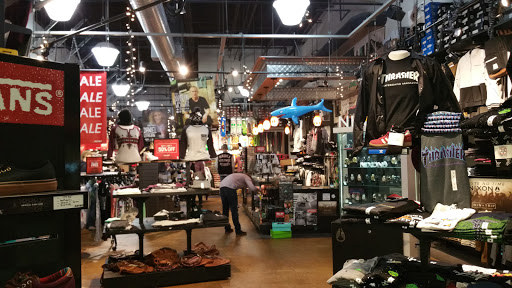 Clothing Store «Zumiez», reviews and photos, 2825 S Glenstone Ave, Springfield, MO 65804, USA