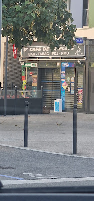 O’ Cafe de la place à Fosses