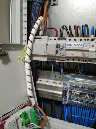 ILUMINAR (Electricista 24 horas Ricardo Carnota) en Negreira, A Coruña