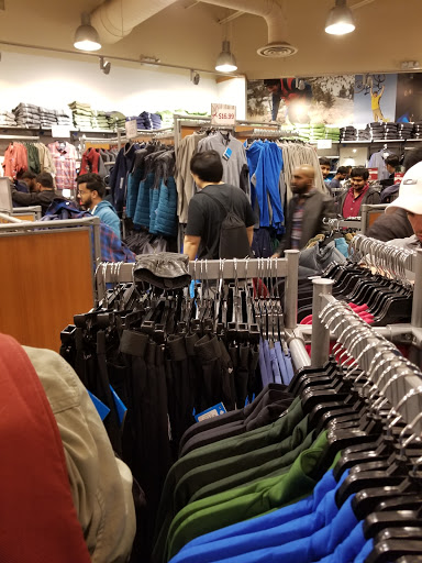 Sportswear Store «Columbia Sportswear Outlet Store at Prime Outlets in Birch Run», reviews and photos, 12150 S Beyer Rd F-233, Birch Run, MI 48415, USA