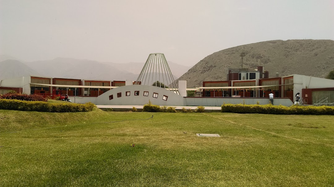 Facultad de Ingeniería y Arquitectura UPeU